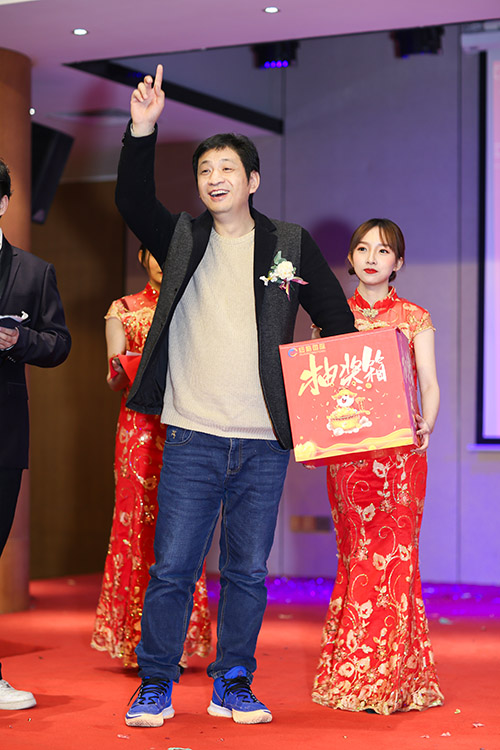 董事長抽一等獎和特等獎，，，，獎金4位數(shù)三名。